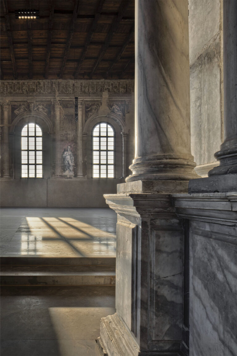 Misericordia-PianoPrimo-scorcio-salone-colonne